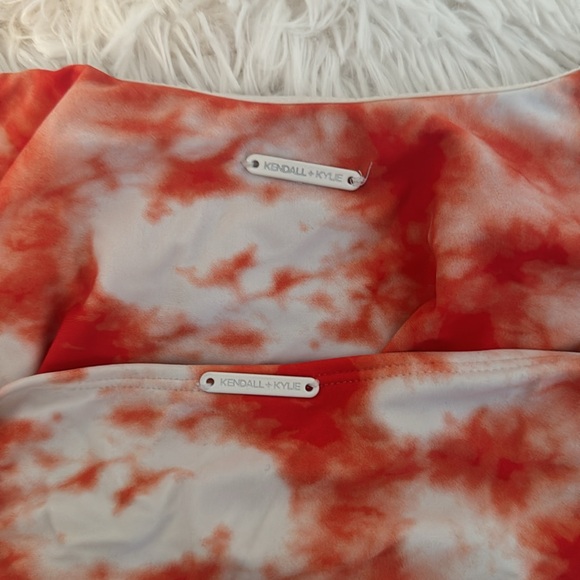 Kendall & Kylie Bikini - Picture 5 of 5